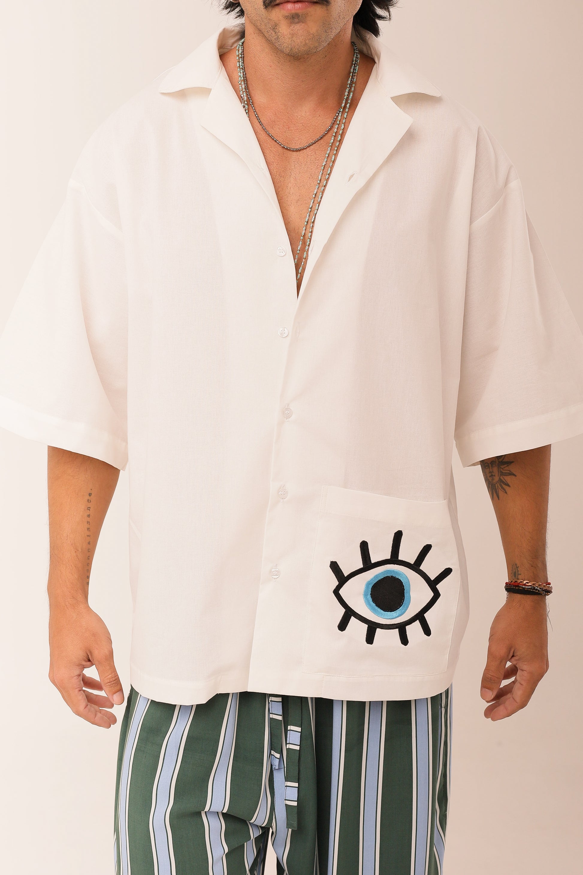 Camisa Ampla Olhar Sagrado Off White