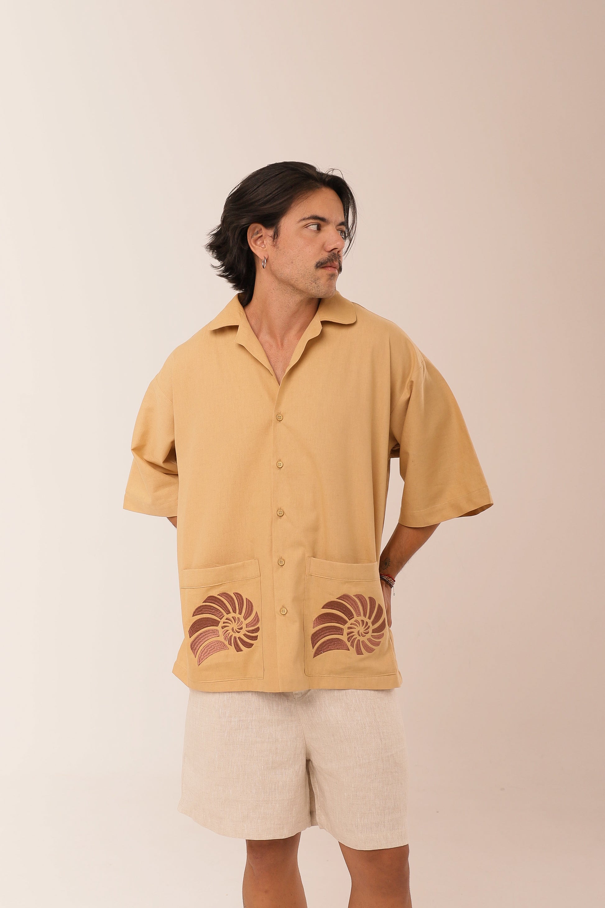 Camisa Ampla Linho Concha Sagrada Bege