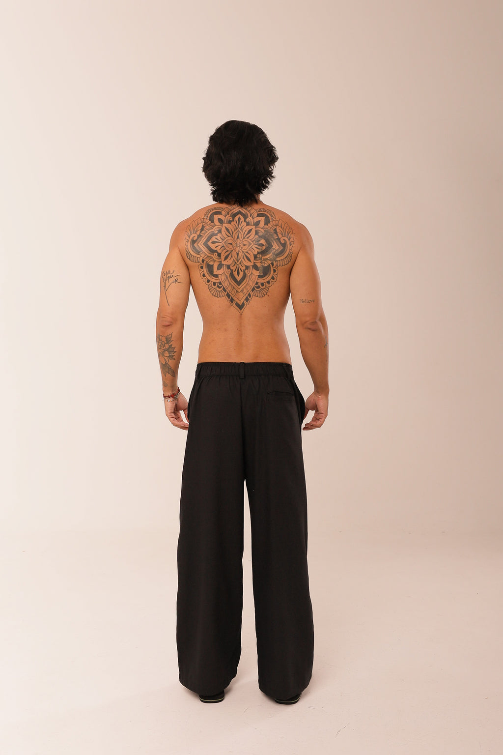 Calça Linho Reta Nervuras Preta