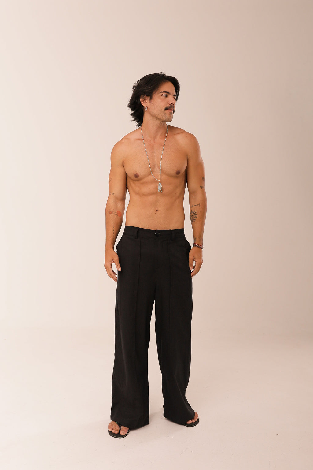 Calça Linho Reta Nervuras Preta