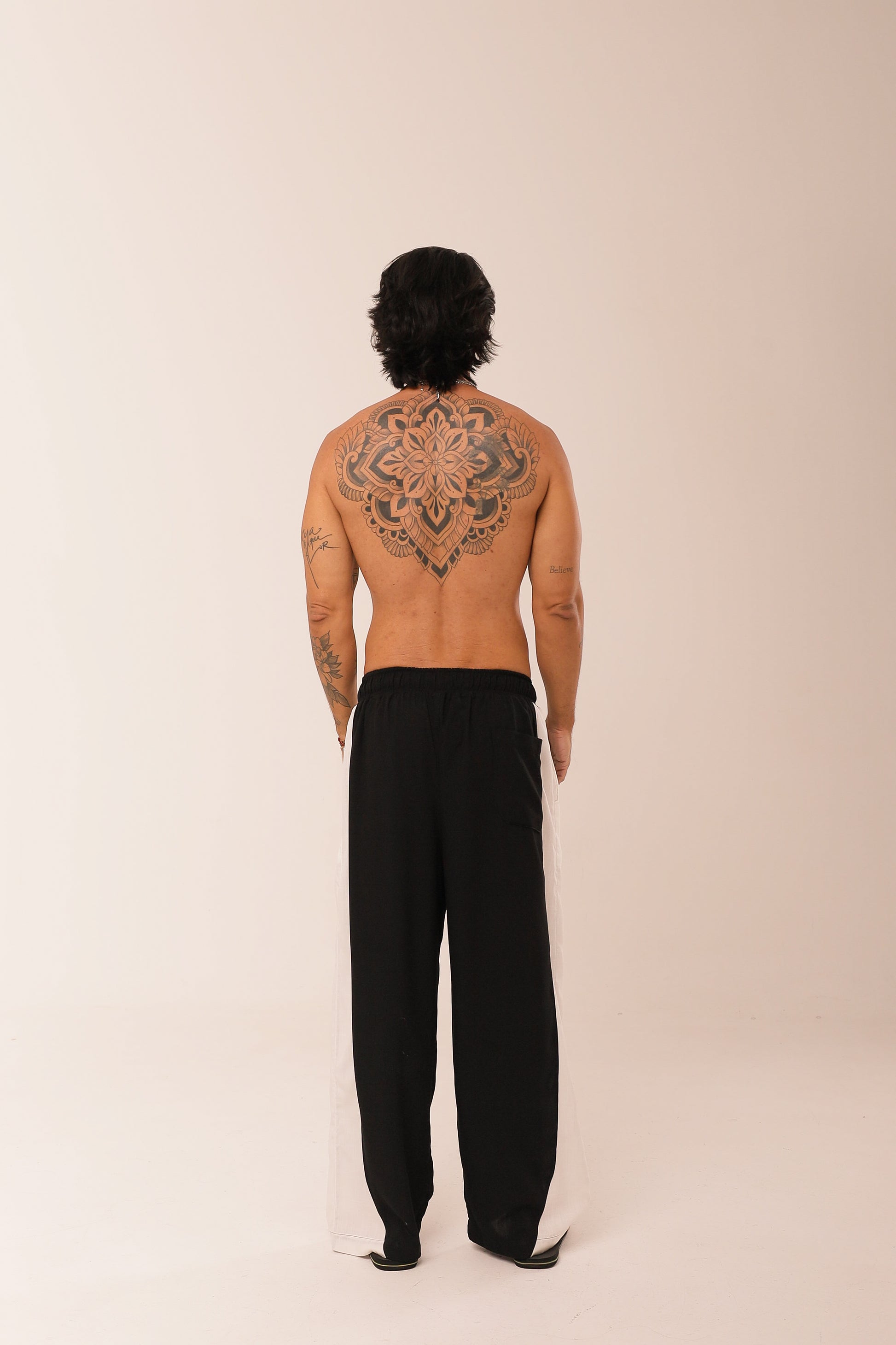 Calça Relax Recorte Preta