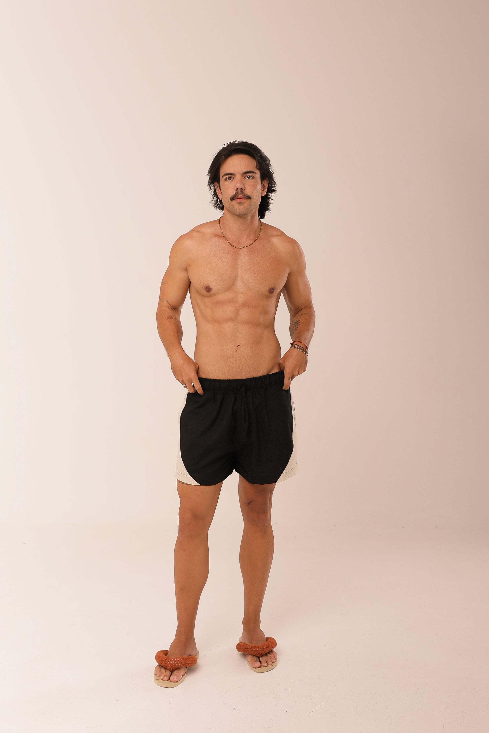 Short Linho Recorte Natural Preto
