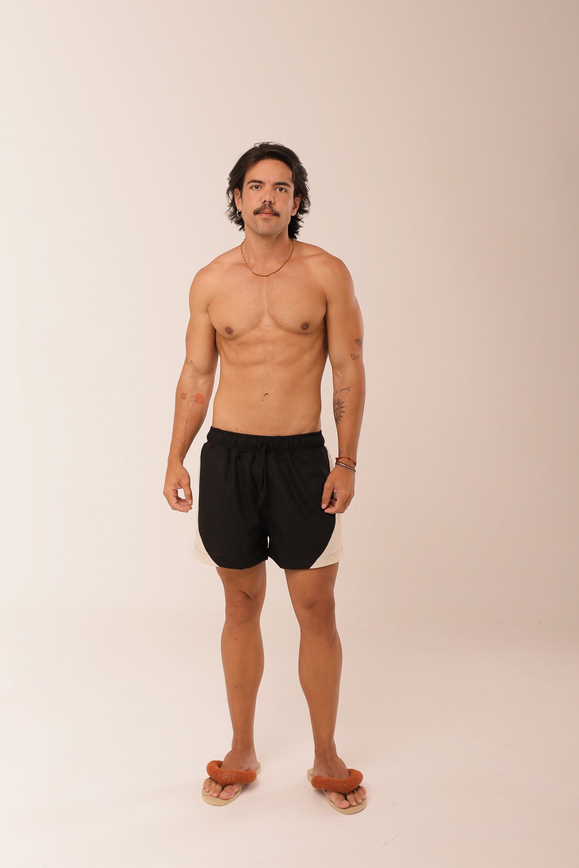 Short Linho Recorte Natural Preto