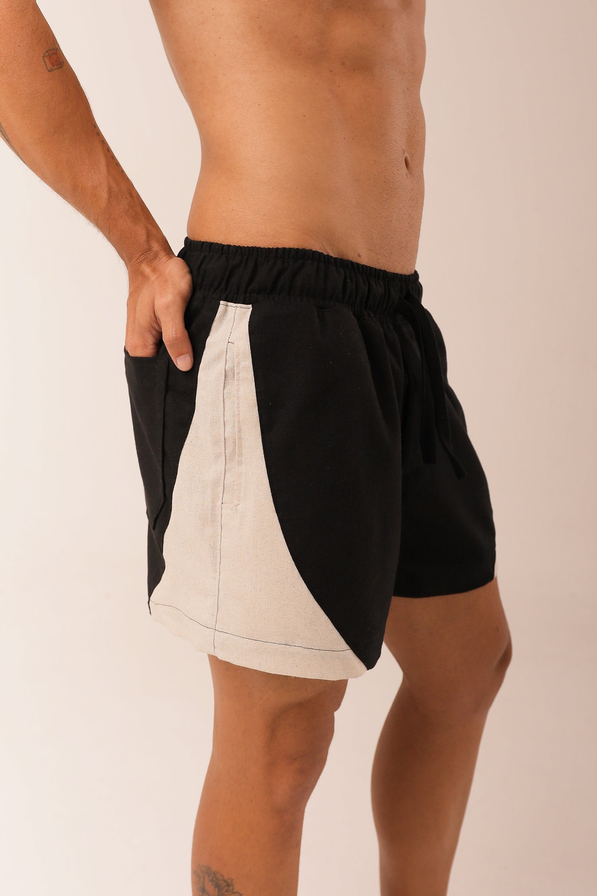 Short Linho Recorte Natural Preto