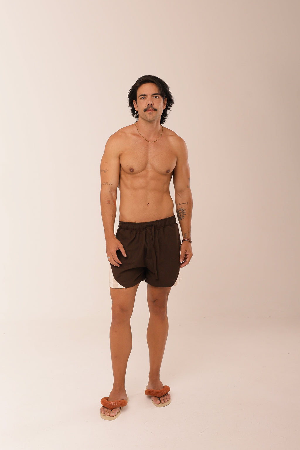 Short Linho Recorte Listras Marrom