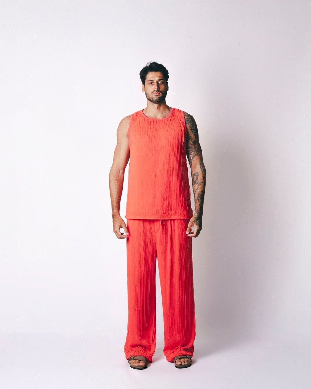 Calça Ampla Plissada Goiaba