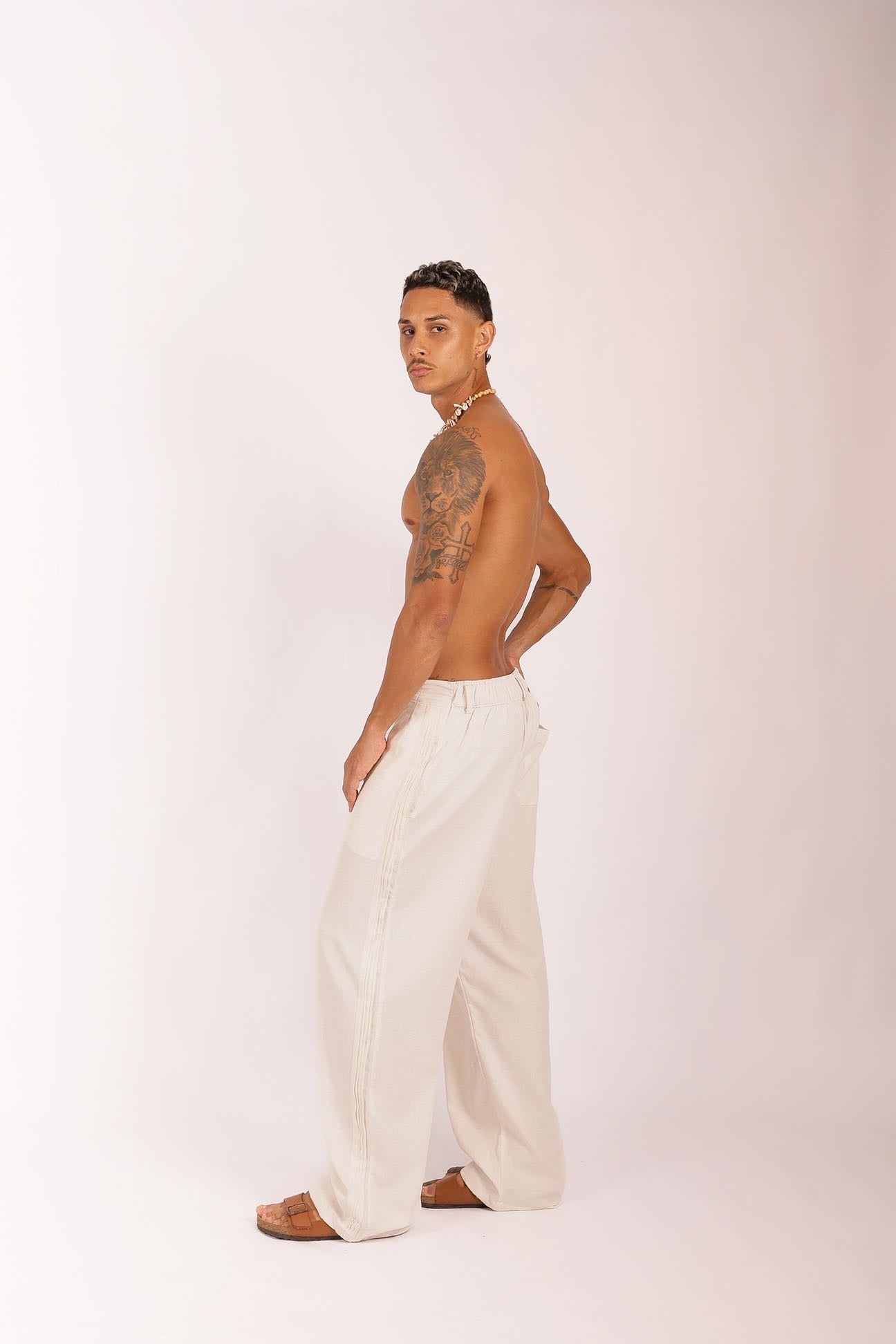 Calça Linho com Pregas Laterais Natural