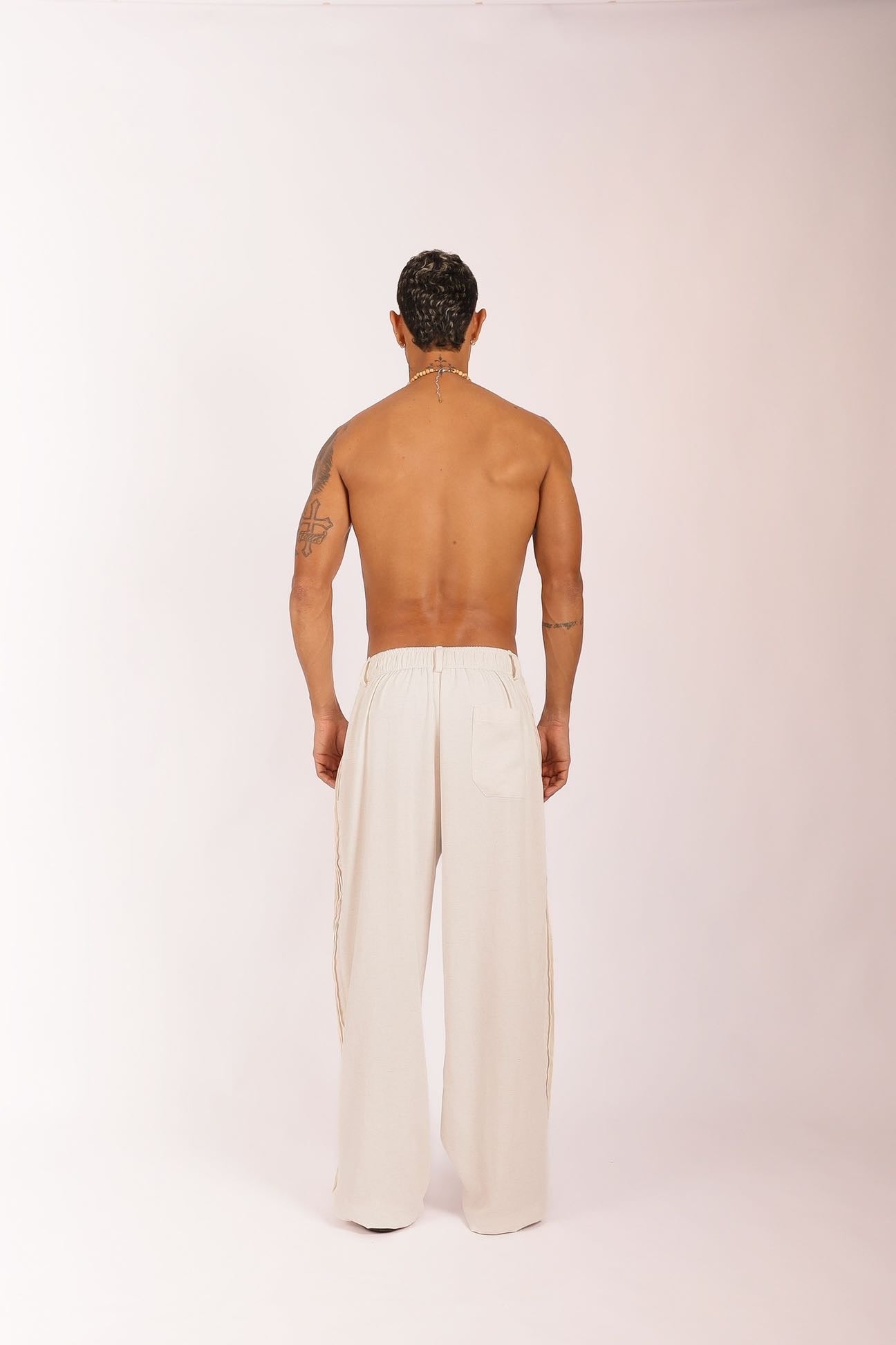 Calça Linho com Pregas Laterais Natural
