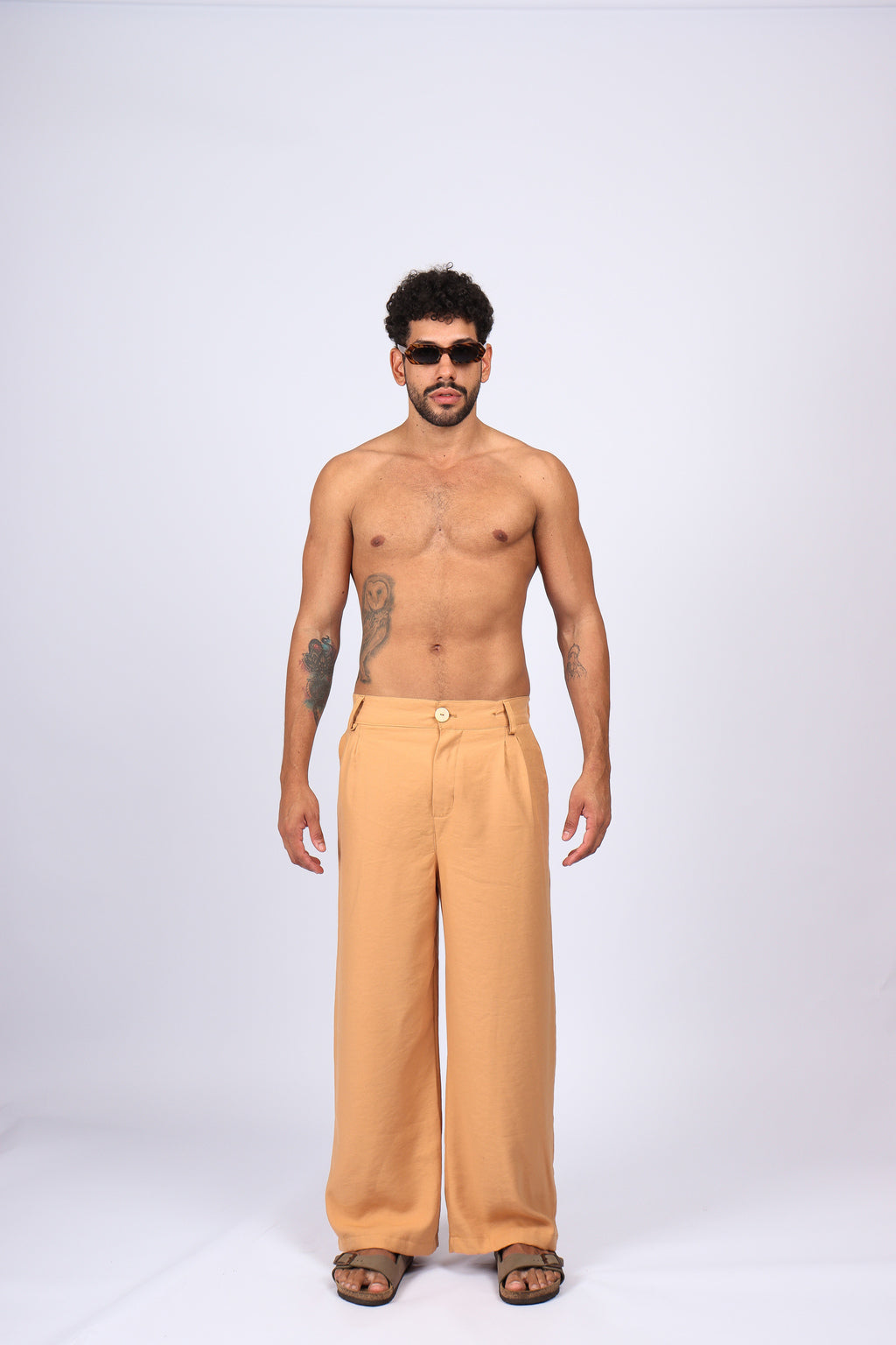 Calça Over Pregas Bege