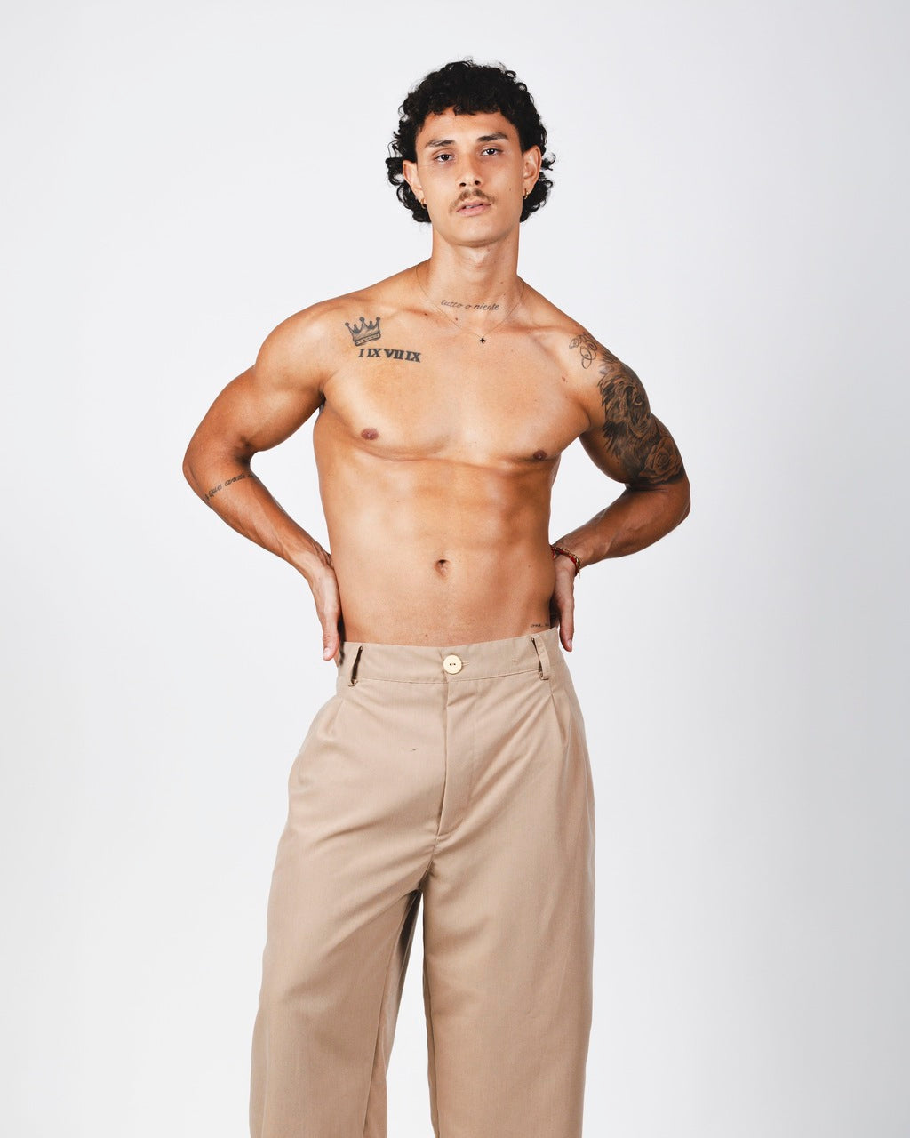 Calça Over Pregas Bege