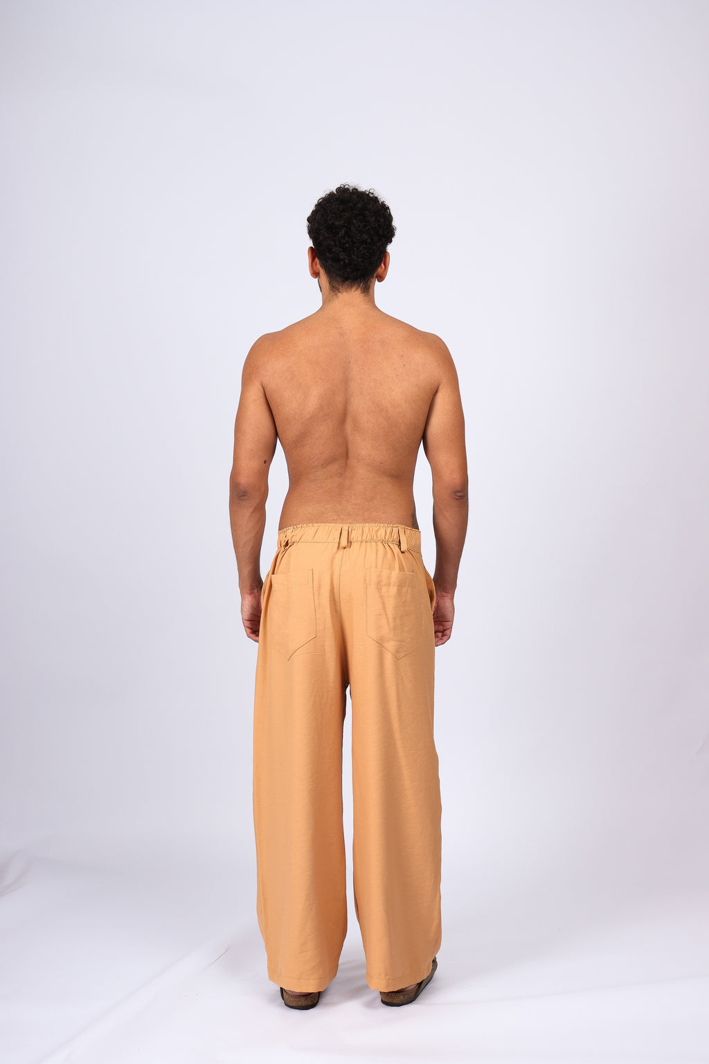 Calça Over Pregas Bege