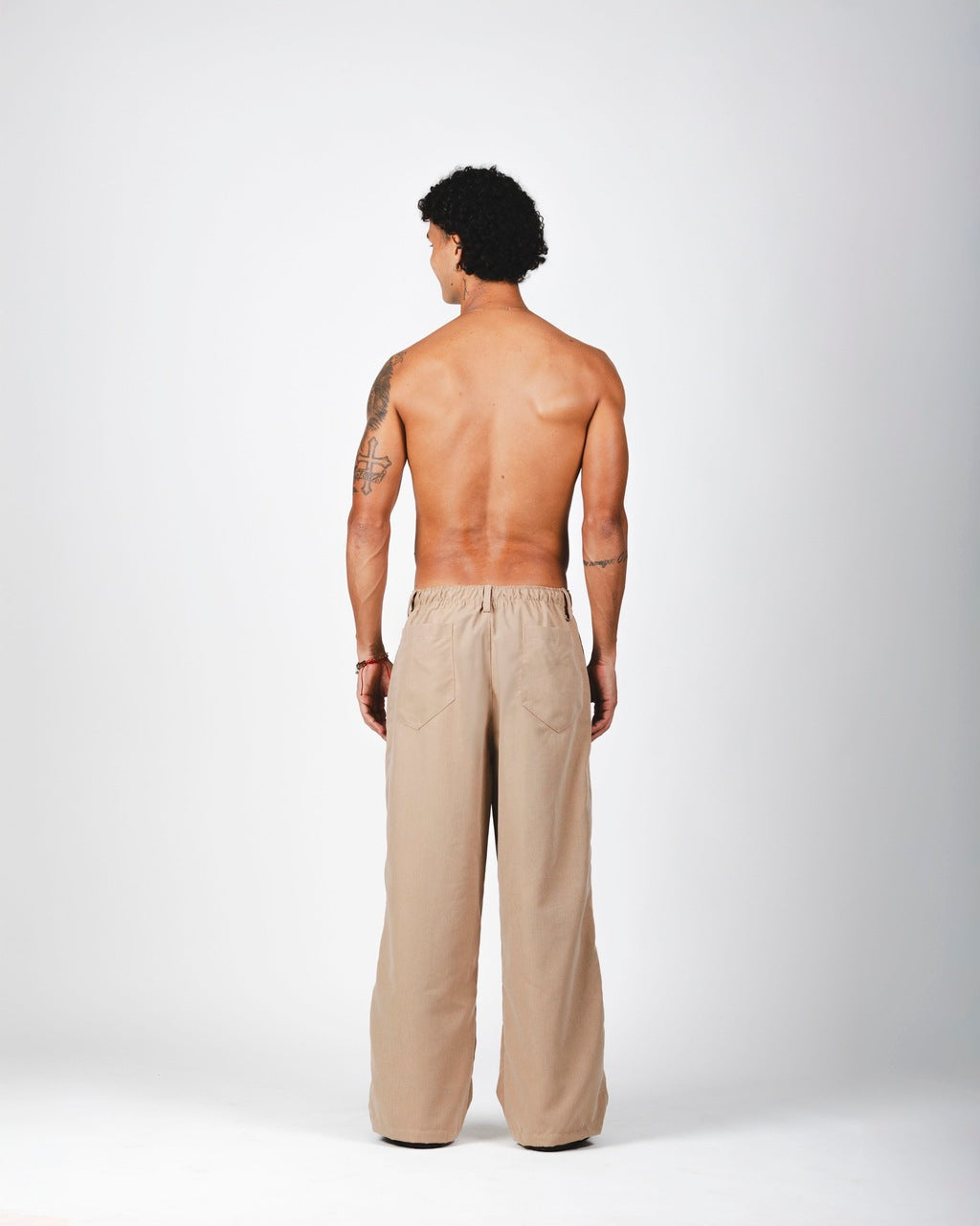 Calça Over Pregas Bege
