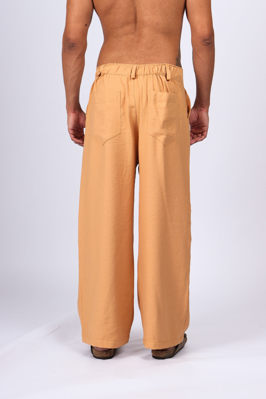 Calça Over Pregas Bege