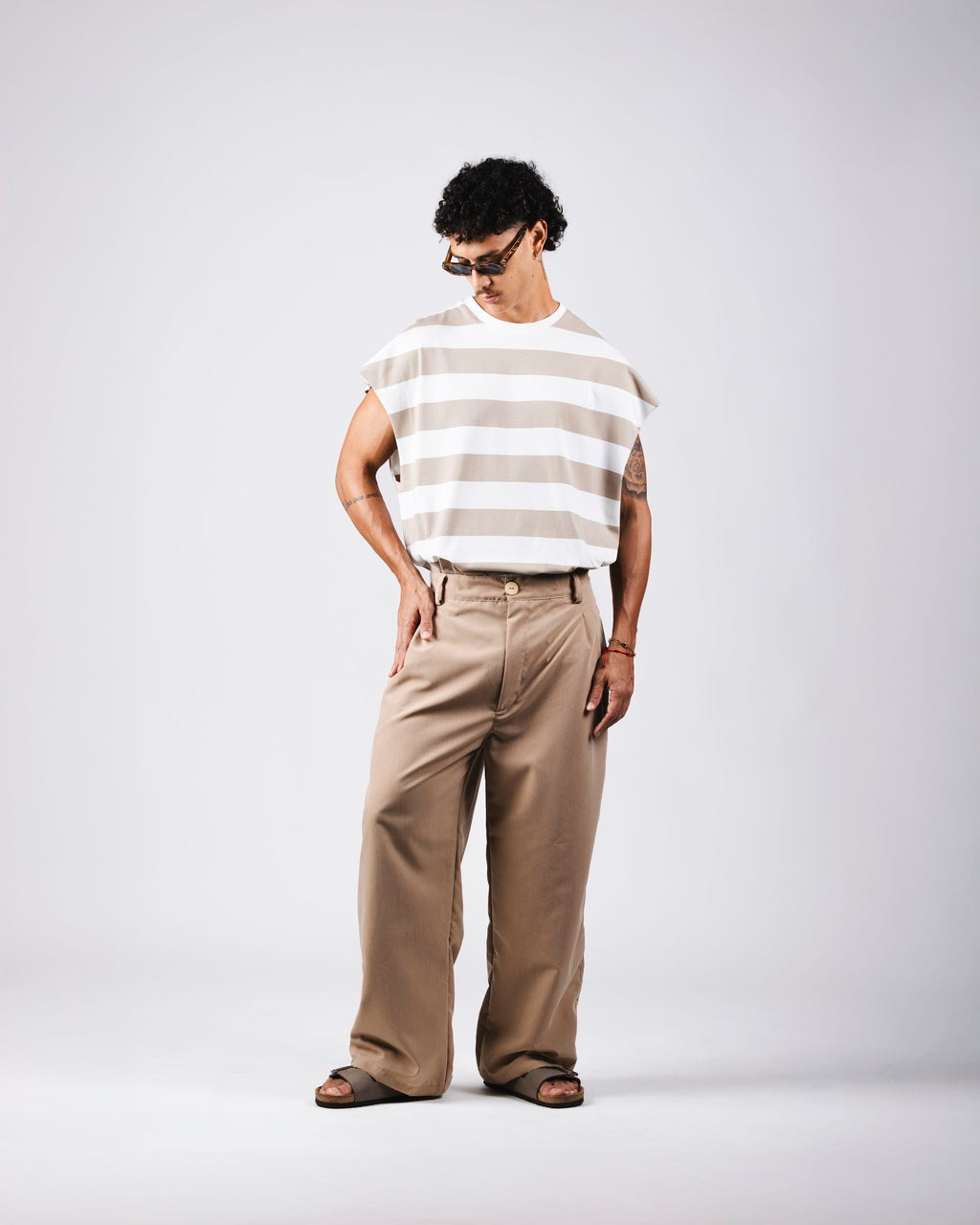 Calça Over Pregas Bege