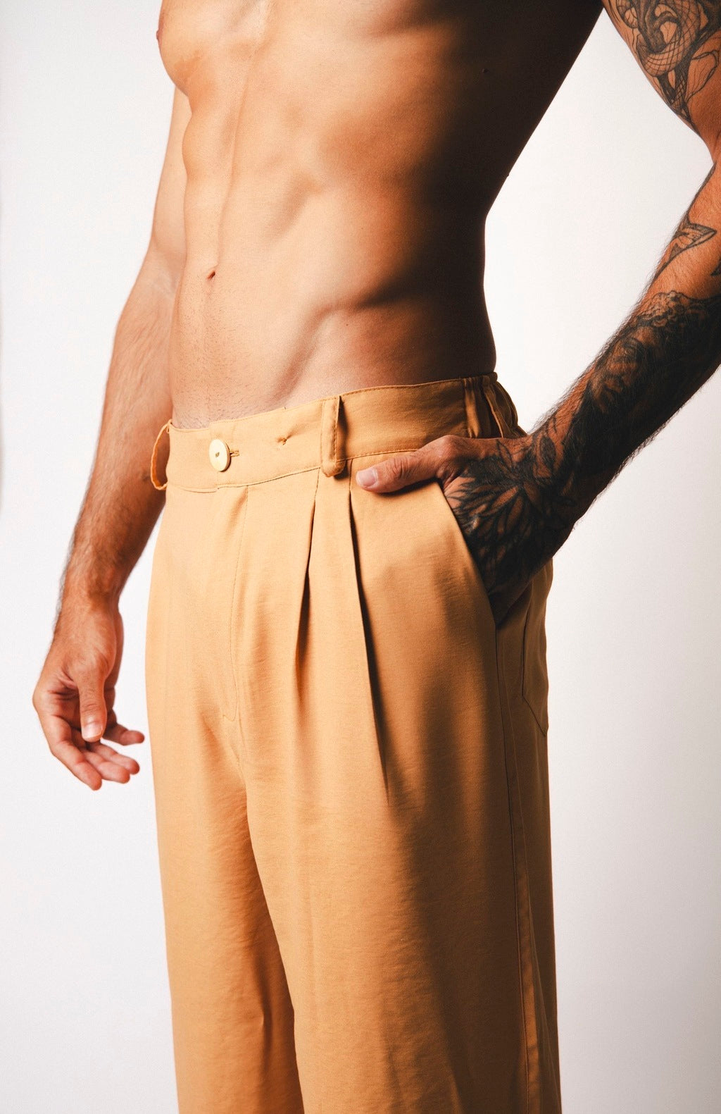 Calça Over Pregas Bege