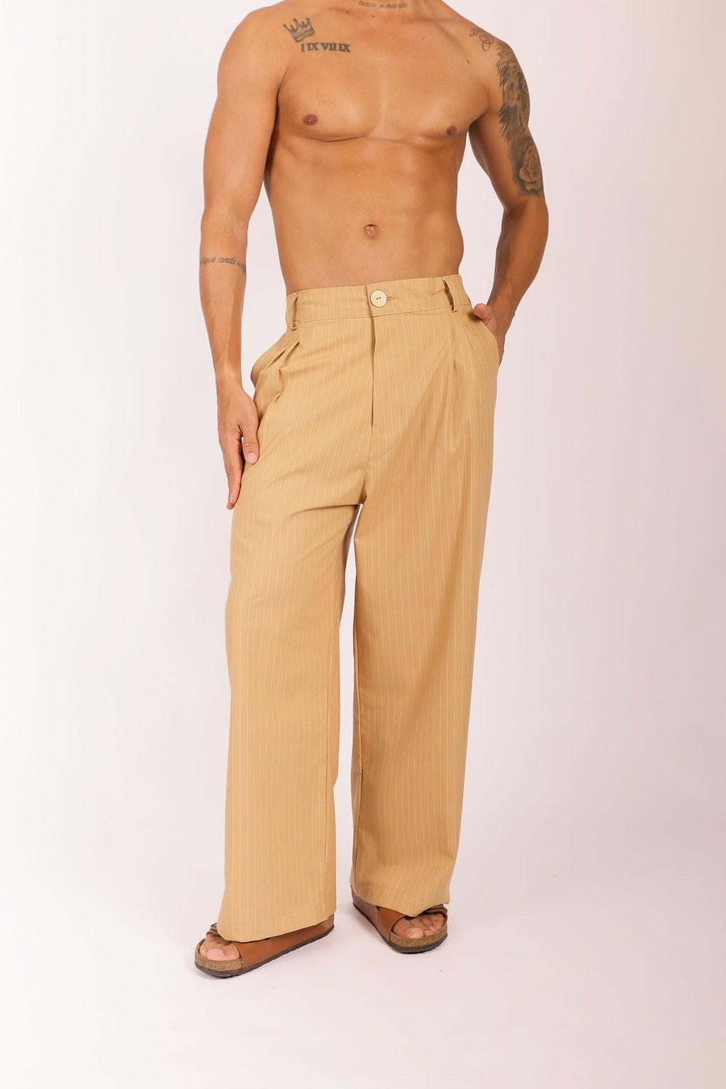 Calça Over Pregas Bege Risca de Giz