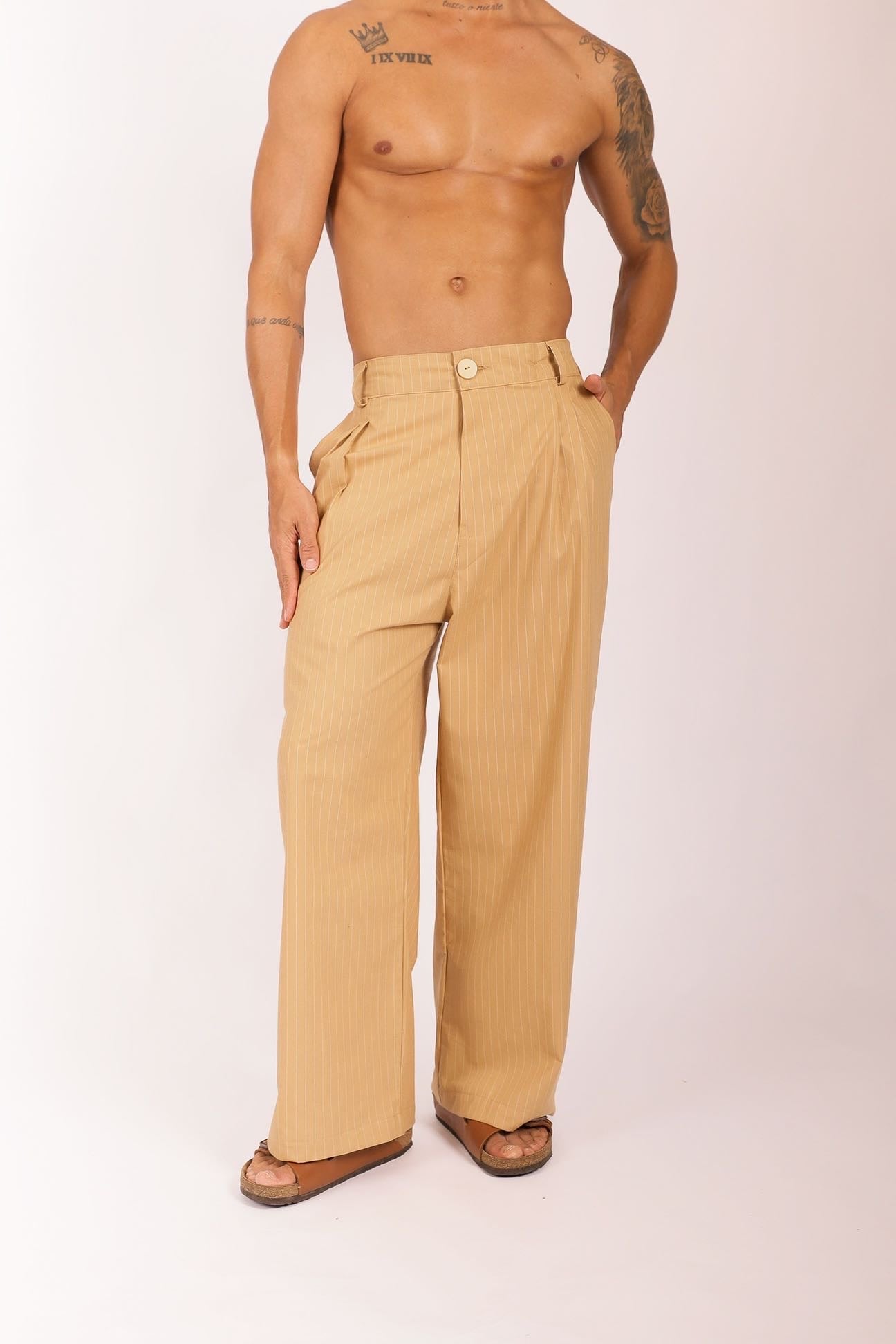 Calça Over Pregas Bege Risca de Giz