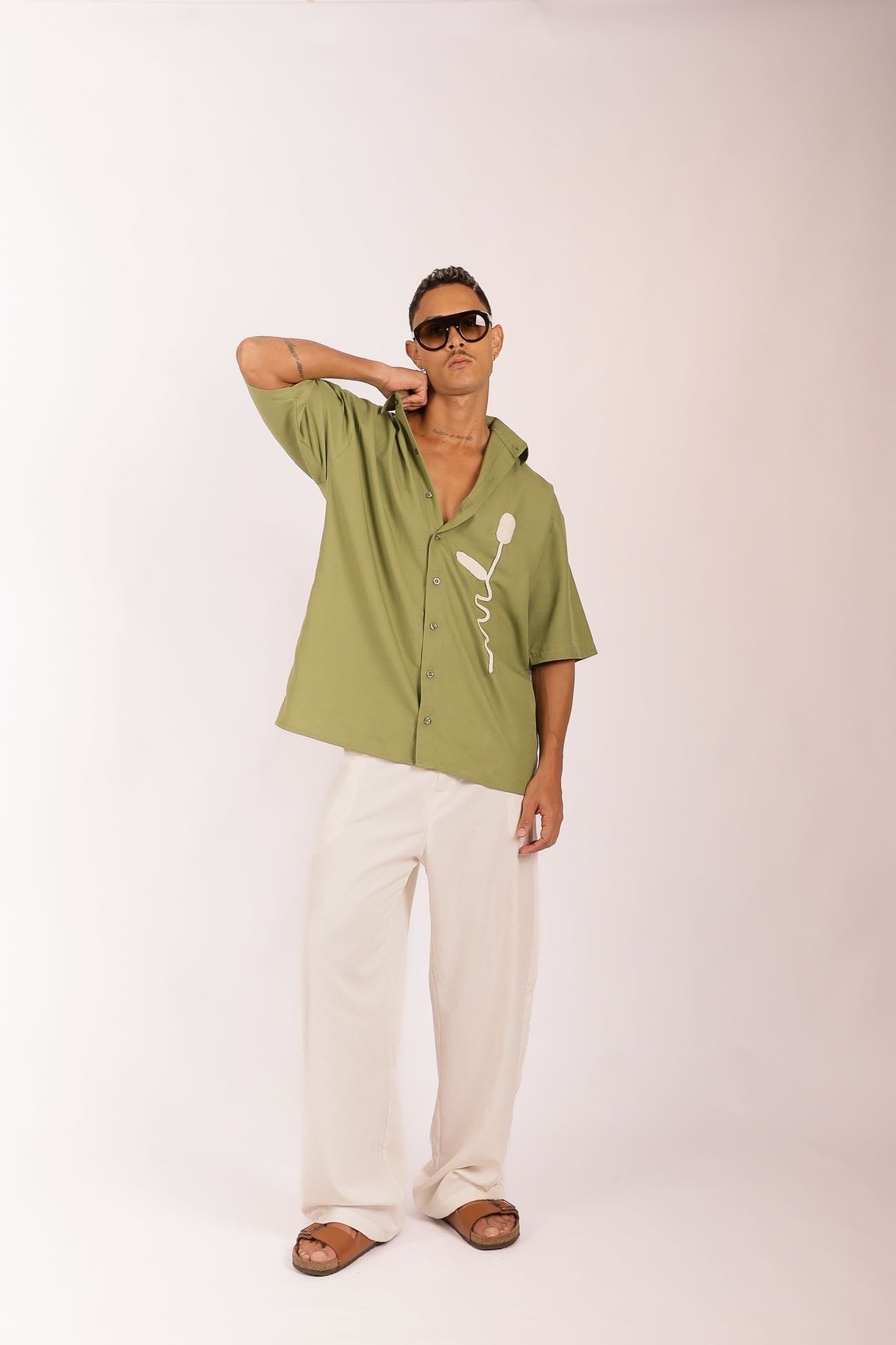 Camisa Flor de Gengibre Crochê Verde Oliva