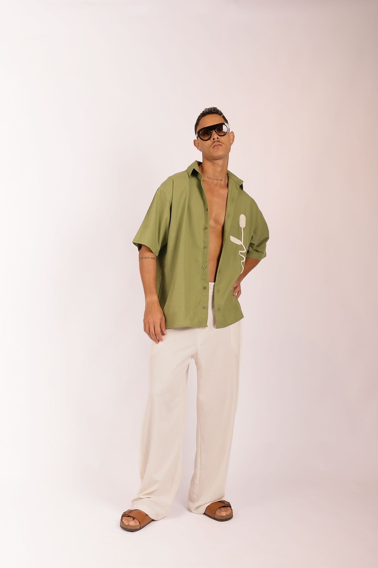Camisa Flor de Gengibre Crochê Verde Oliva