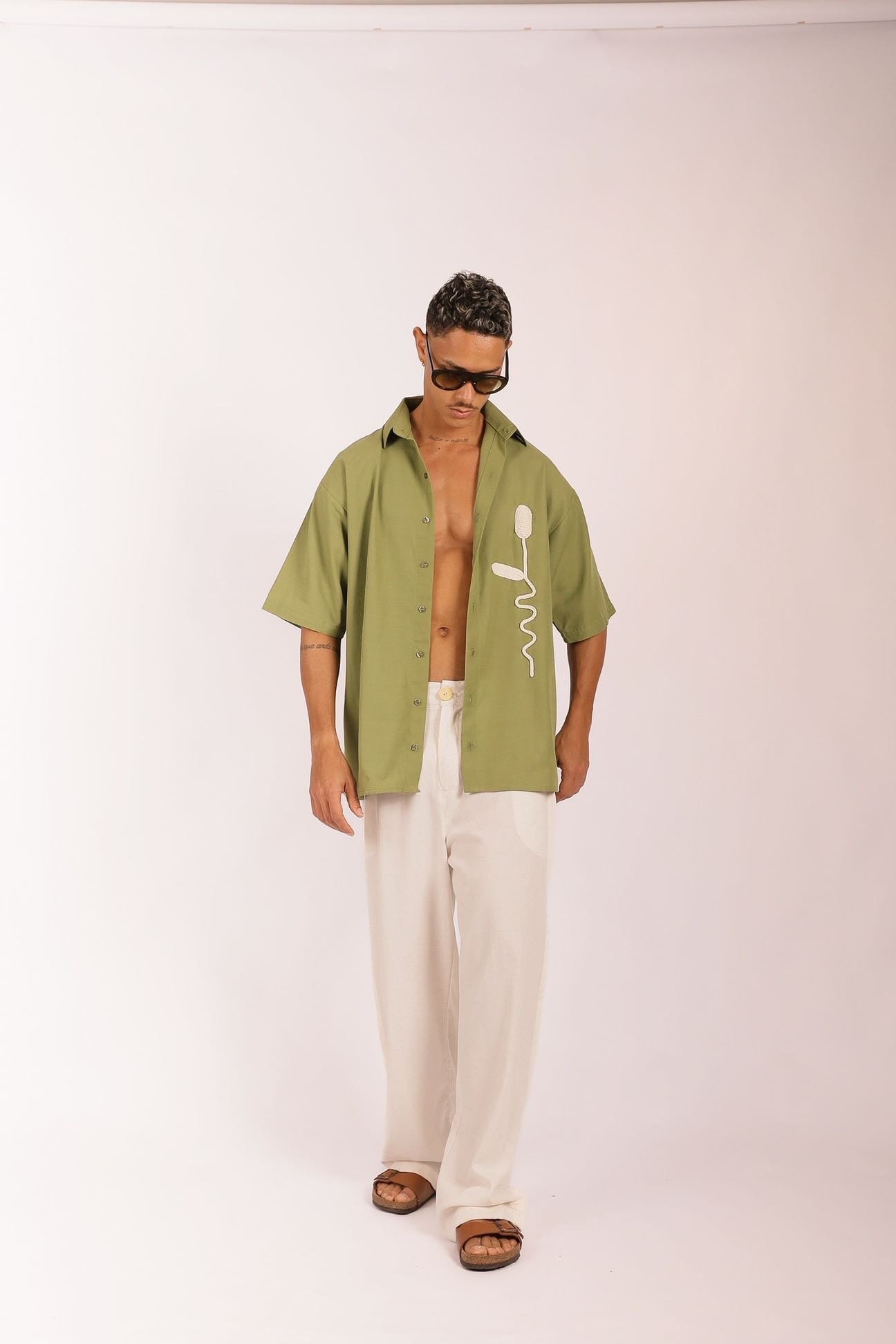 Camisa Flor de Gengibre Crochê Verde Oliva