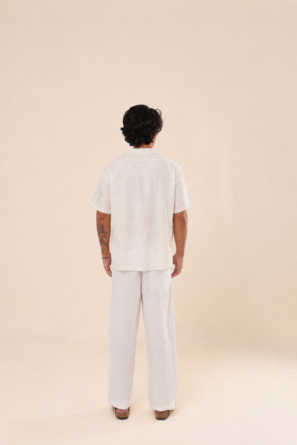 Camisa Linho Lagosta Bordada NITX Natural vista de costas