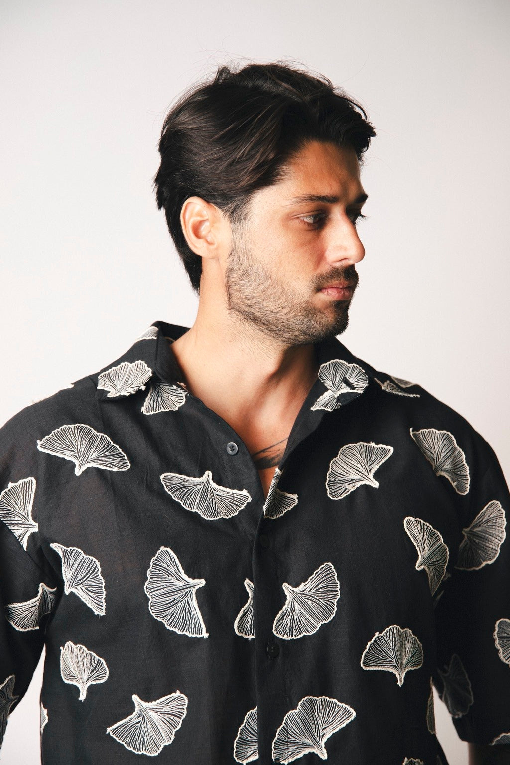 Camisa Over Bordada Preta
