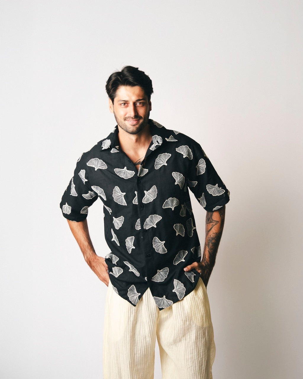 Camisa Over Bordada Preta