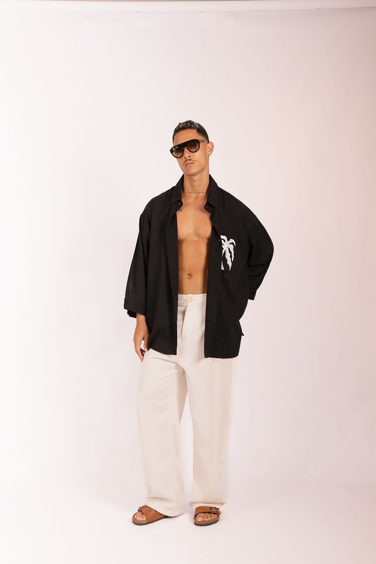 Camisa Oversized Coqueiro Bordado Preta
