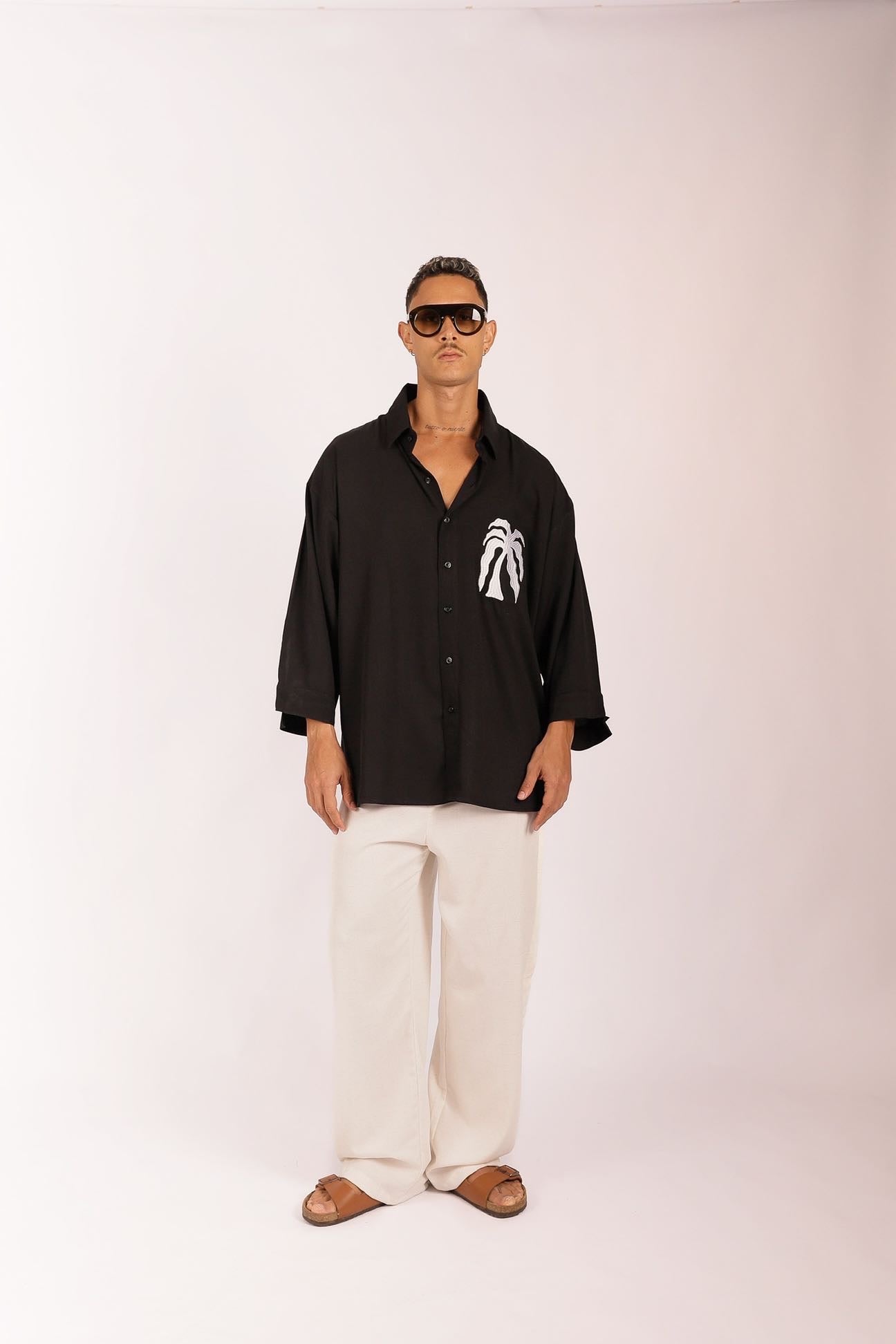 Camisa Oversized Coqueiro Bordado Preta