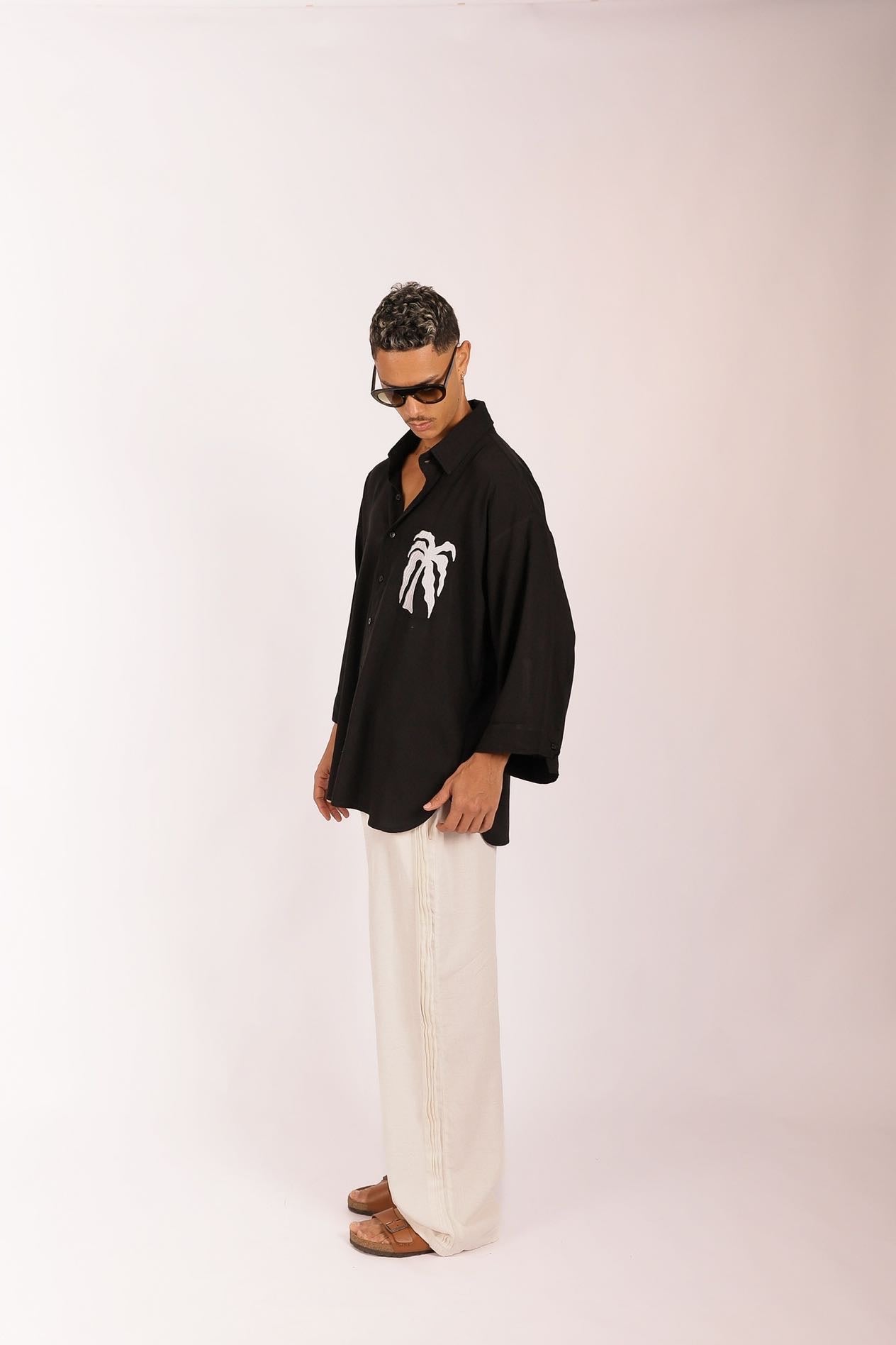 Camisa Oversized Coqueiro Bordado Preta