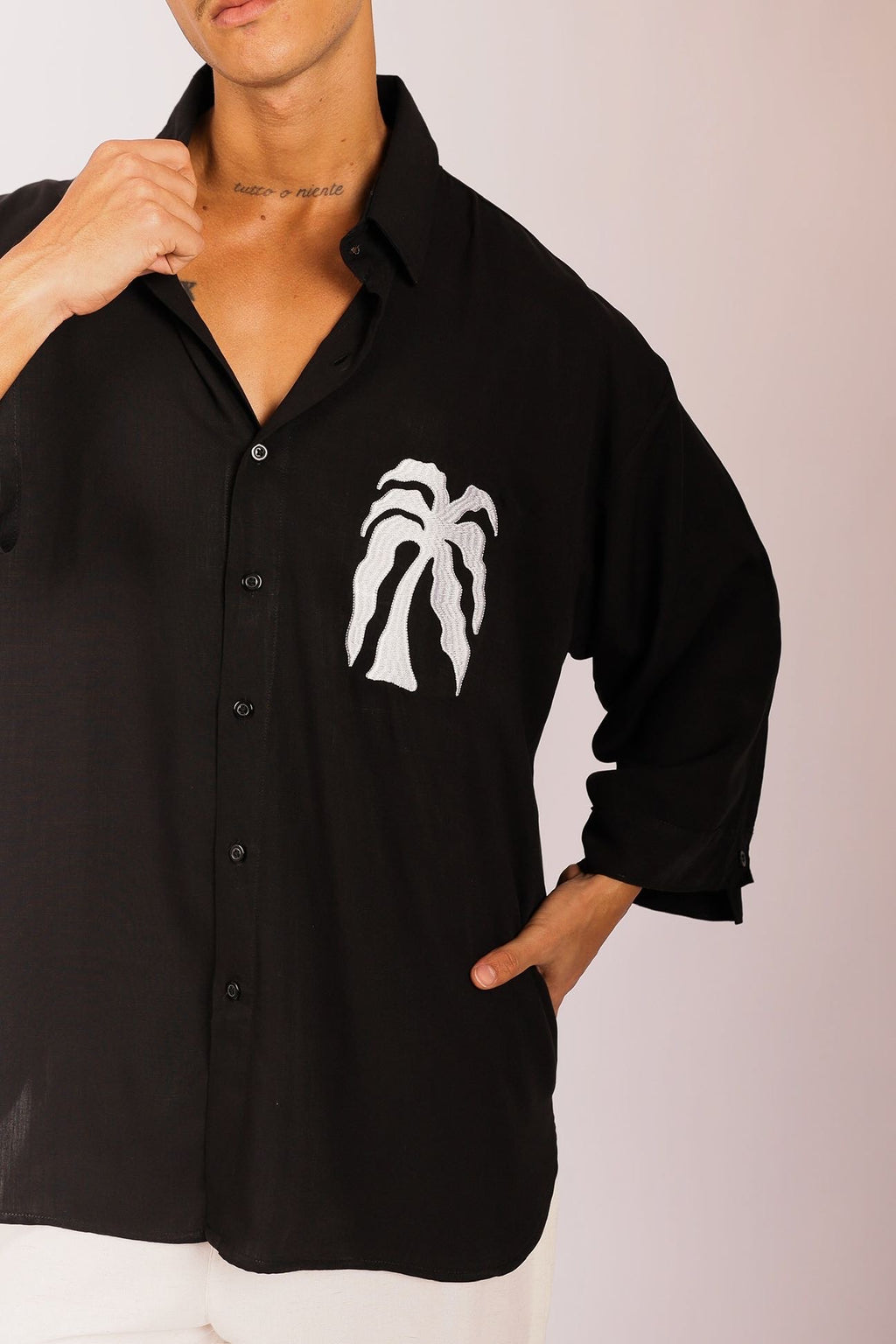 Camisa Oversized Coqueiro Bordado Preta