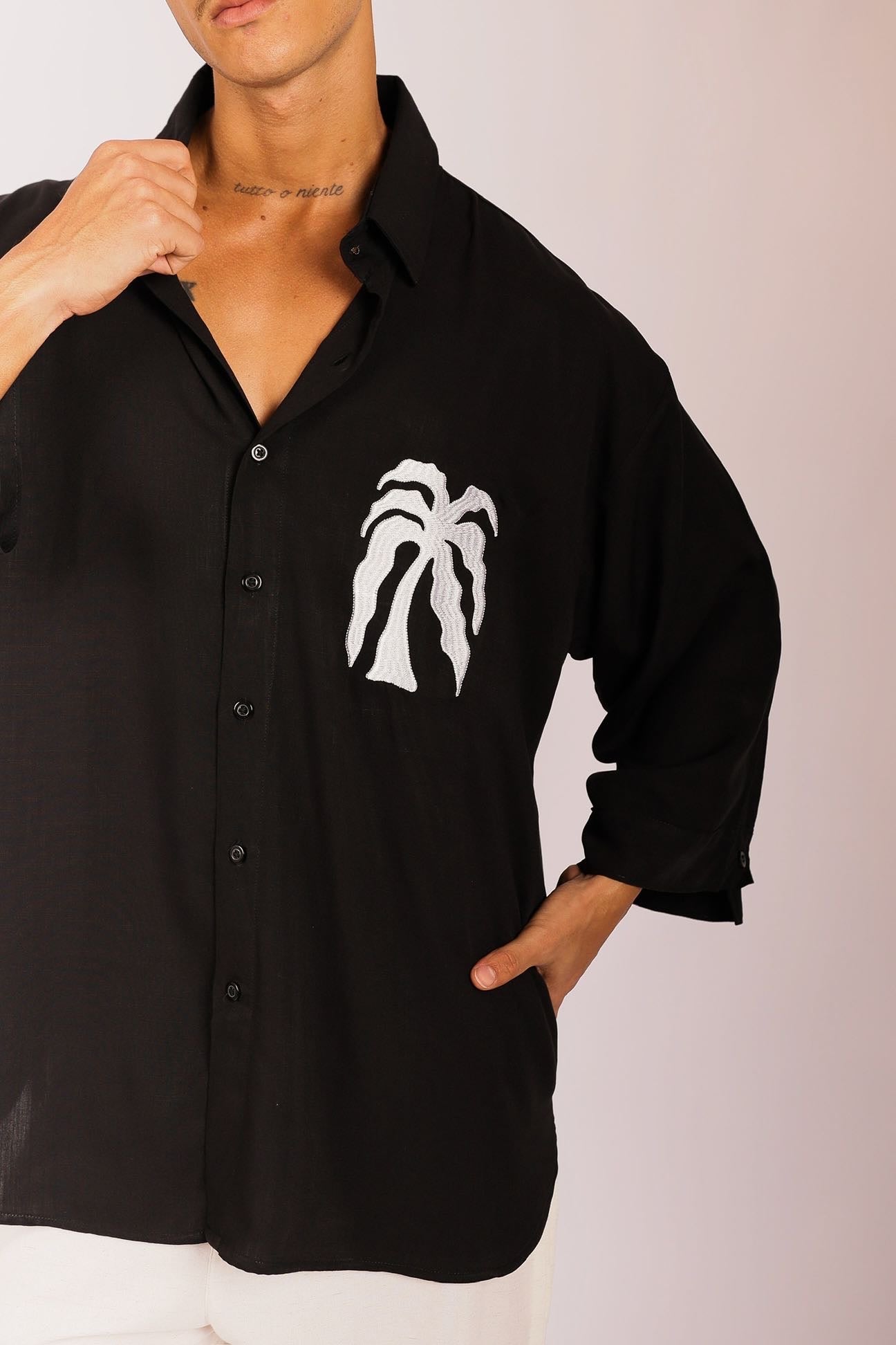Camisa Oversized Coqueiro Bordado Preta