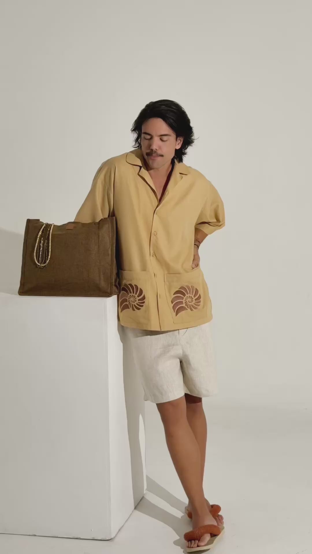 Camisa Ampla Linho Concha Sagrada Bege