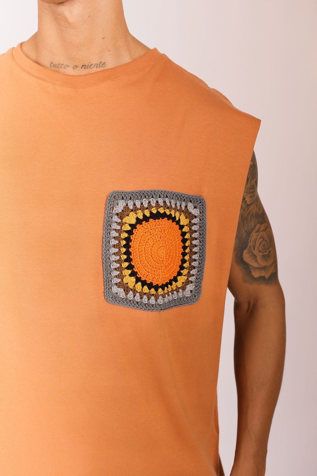 Regata Bolso Crochê Terracota