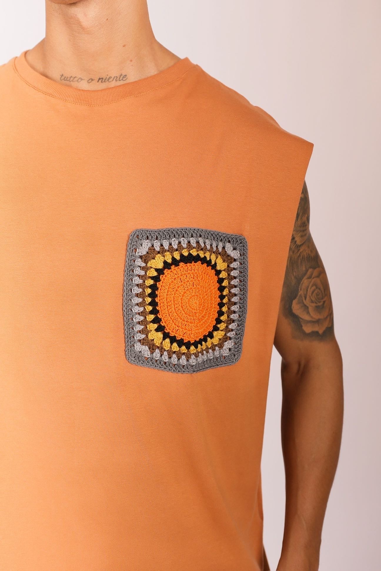 Regata Bolso Crochê Terracota
