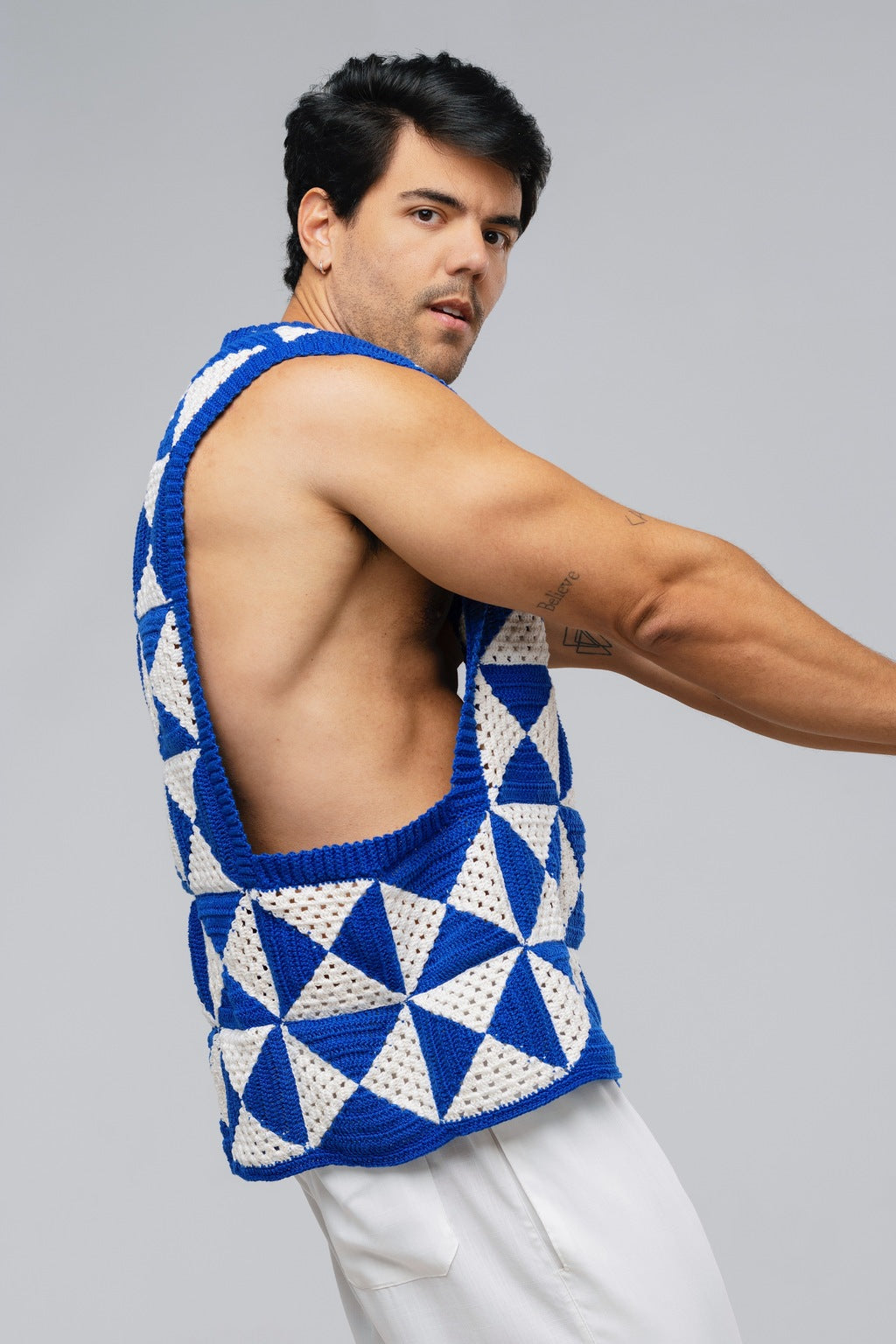 Regata Crochê Geométrica Azul
