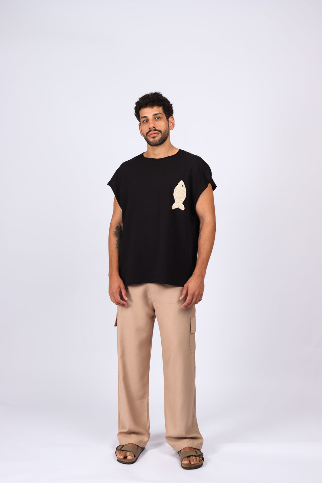 Regata Oversized Peixe Crochê Preta