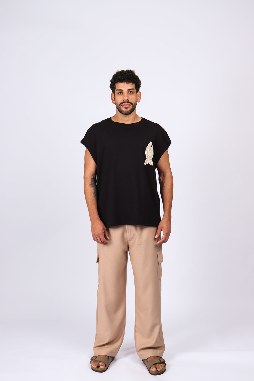 Regata Oversized Peixe Crochê Preta