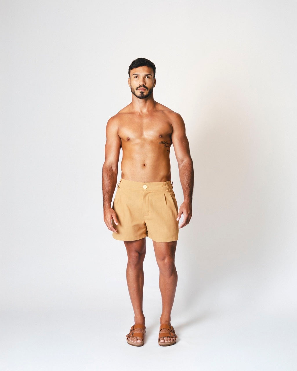 Short Linho Pregas Bege
