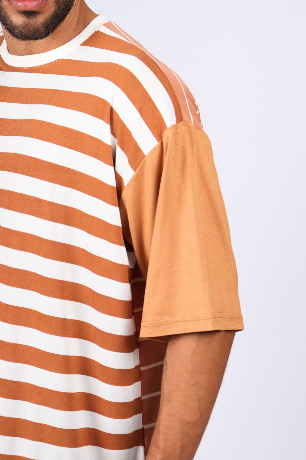 T-Shirt Over Listras Marrom