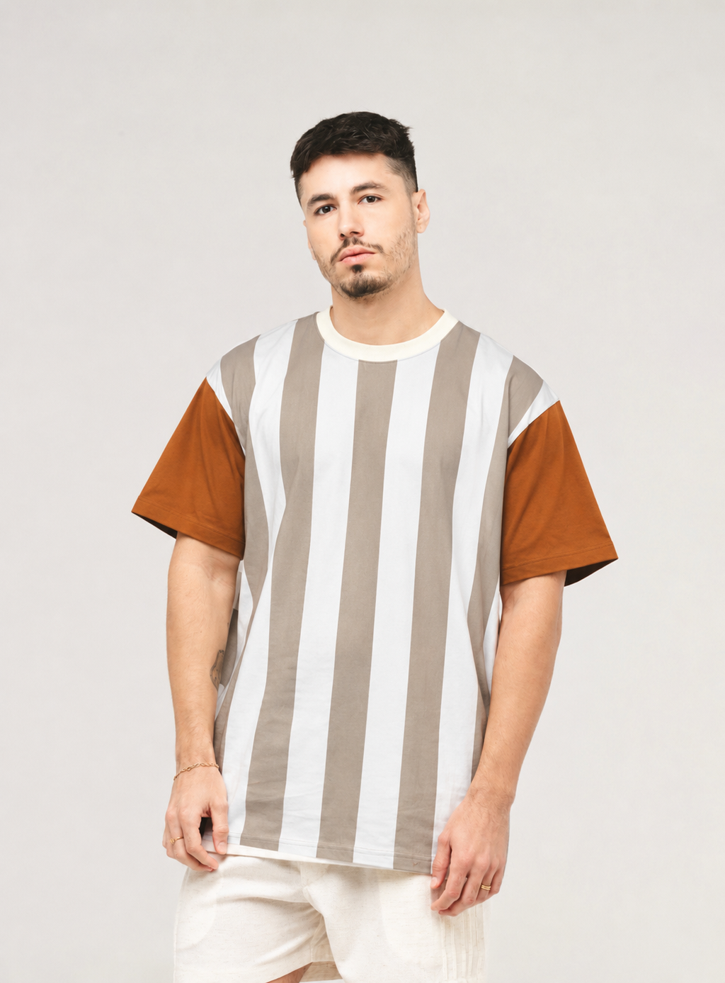 T Shirt Over Listras Vertical NITX Terracota, detalhe da frente com gola careca