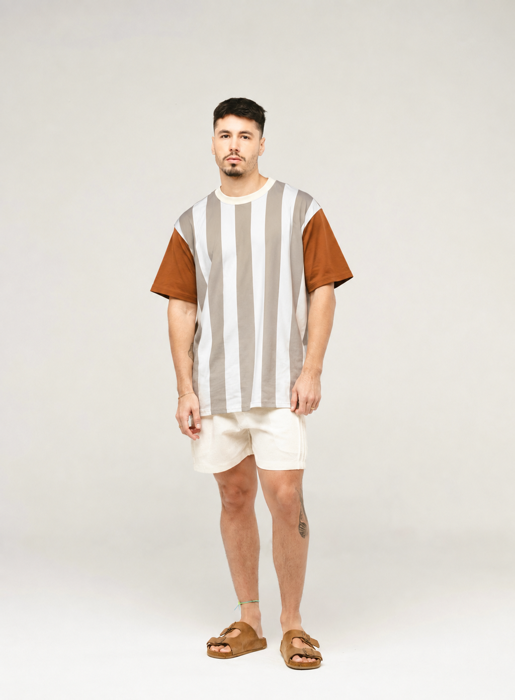T Shirt Over Listras Vertical NITX Terracota, vista de frente, corpo inteiro