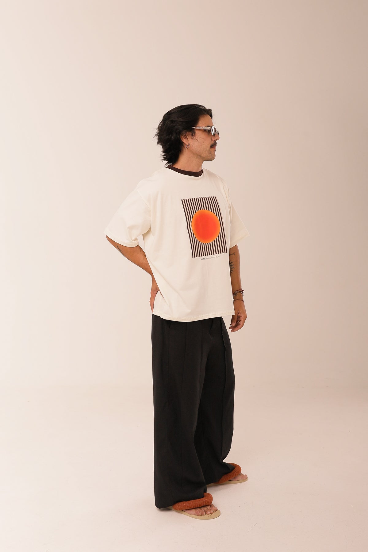 T Shirt Over Sol Sagrado NITX Off White vista lateral